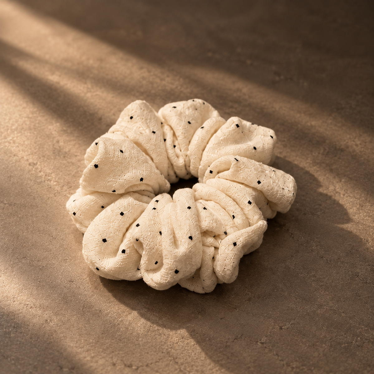 French Polka Dot Scrunchie 溫暖法式波點髮圈