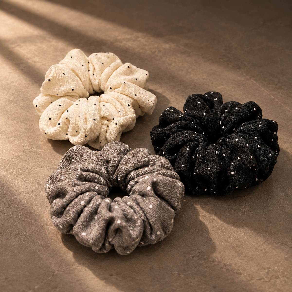 French Polka Dot Scrunchie 溫暖法式波點髮圈